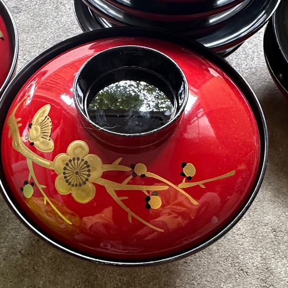 Black and Red Plastic Lacquered Bowls with Gold Floral Design - Picture 4 of 4